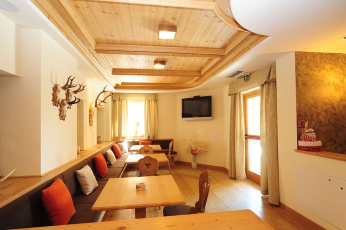 Imagen de los interiores del Hotel Crozzon. Foto 20