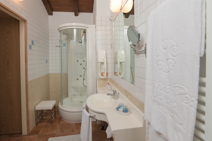 Imagen de la habitación del Hotel Cruccuris Resort. Foto 5