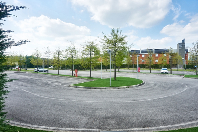 Imagen de los exteriores del Hotel Cruise. Foto 13