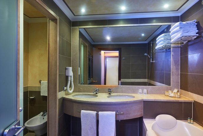 Imagen de la habitación del Hotel Cruise. Foto 12