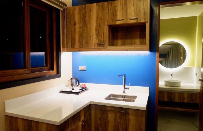 Imagen general del Hotel Crusoe Cabins Costa Azalea. Foto 1
