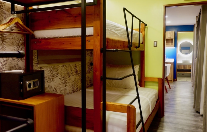 Imagen de la habitación del Hotel Crusoe Cabins Costa Azalea. Foto 4