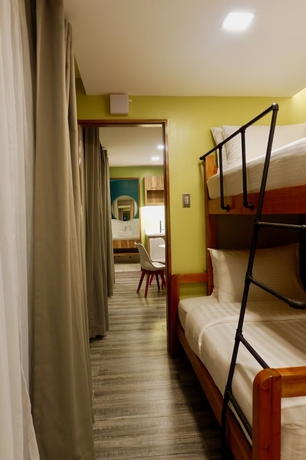 Imagen de la habitación del Hotel Crusoe Cabins Costa Azalea. Foto 5