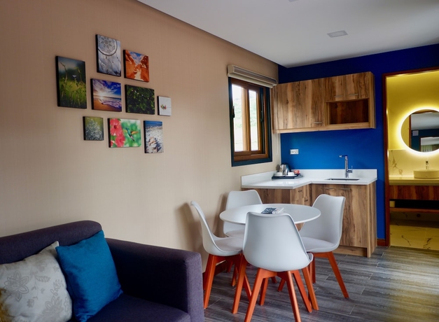 Imagen de la habitación del Hotel Crusoe Cabins Costa Azalea. Foto 6