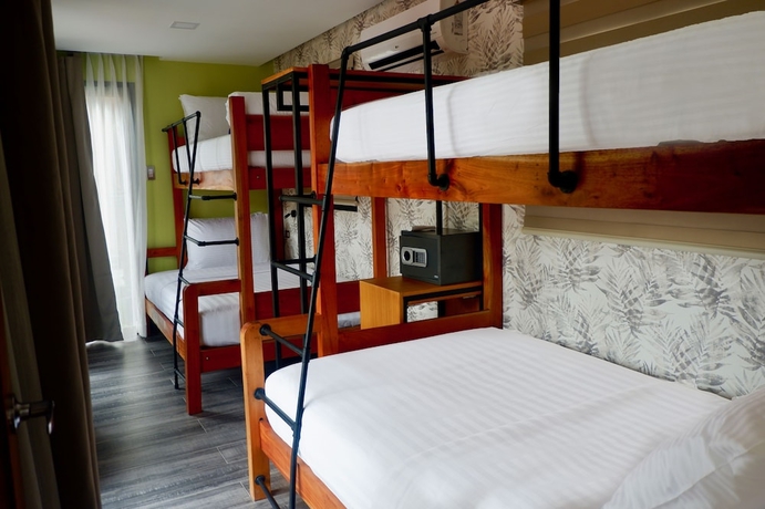 Imagen de la habitación del Hotel Crusoe Cabins Costa Azalea. Foto 8
