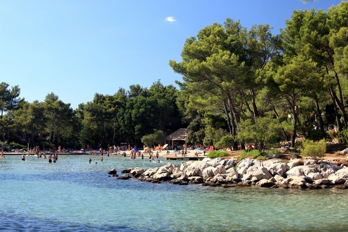 Imagen de los exteriores del Hotel Crvena Luka Resort. Foto 11