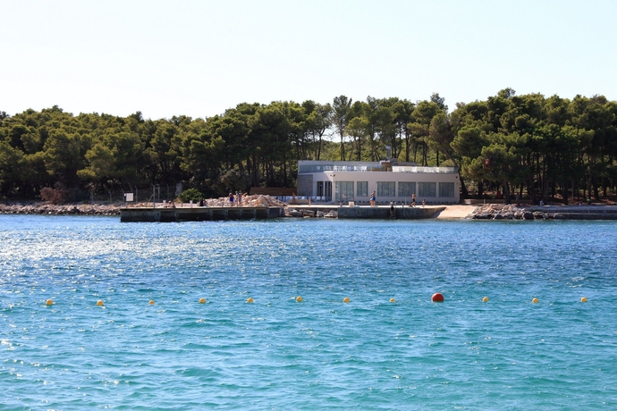 Imagen de los exteriores del Hotel Crvena Luka Resort. Foto 13