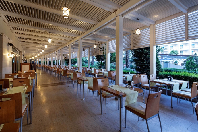 Imagen del bar/restaurante del Hotel Crystal Admiral. Foto 4