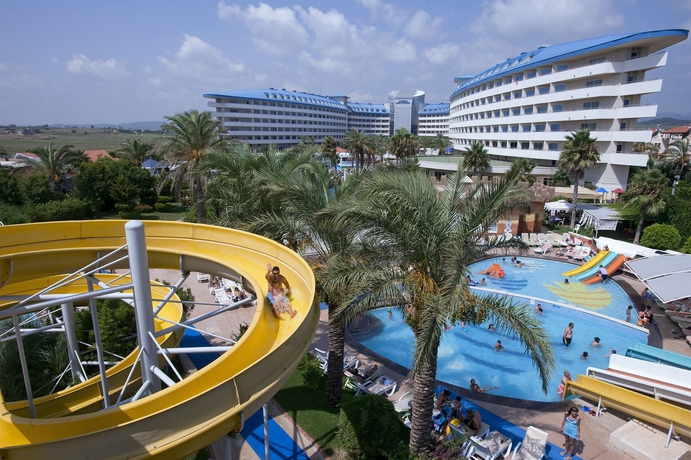 Imagen de la piscina del Hotel Crystal Admiral. Foto 14