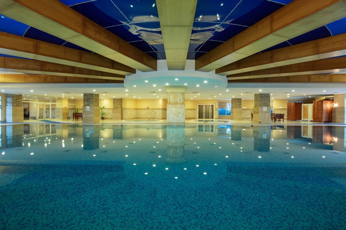 Imagen de la piscina del Hotel Crystal Admiral. Foto 15