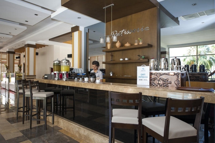 Imagen general del Hotel Crystal Aura. Foto 11