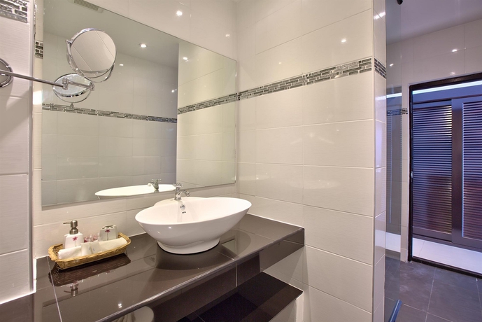 Imagen de la habitación del Hotel Crystal Bay Beach Resort. Foto 6