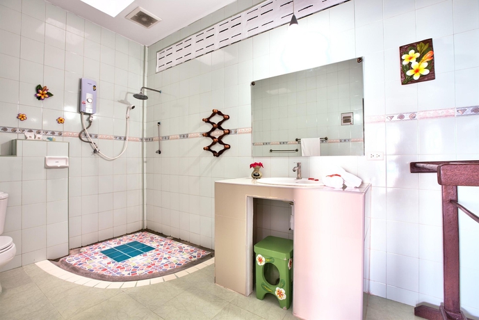 Imagen de la habitación del Hotel Crystal Bay Beach Resort. Foto 13