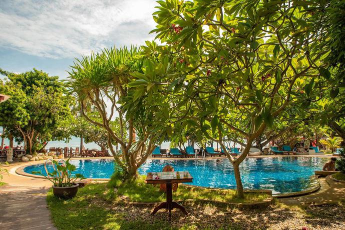 Imagen de la piscina del Hotel Crystal Bay Yacht Club. Foto 4