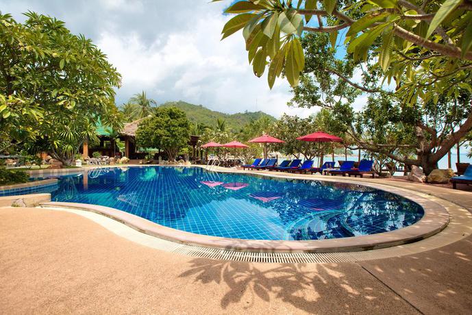 Imagen de la piscina del Hotel Crystal Bay Yacht Club. Foto 6