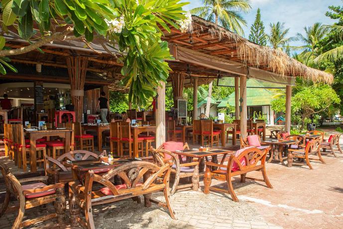 Imagen de los exteriores del Hotel Crystal Bay Yacht Club. Foto 3