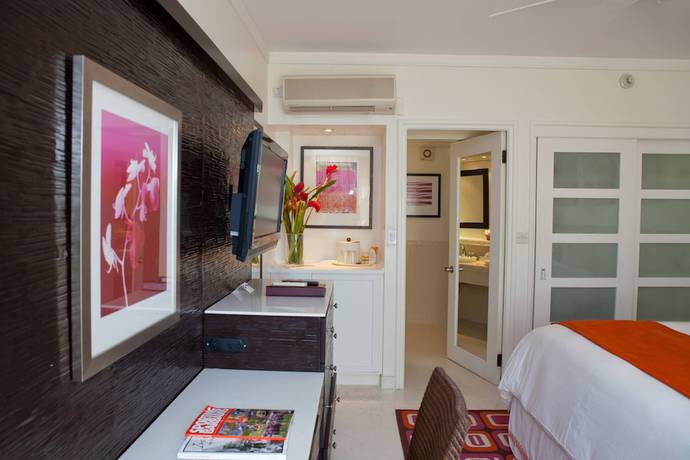 Imagen de la habitación del Hotel Crystal Cove By Elegant Hotels All Inclusive Resort. Foto 12