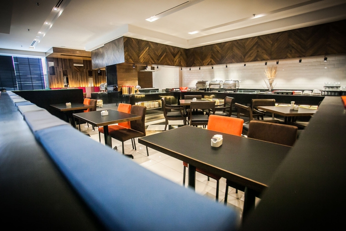 Imagen del bar/restaurante del Hotel Crystal Crown. Foto 2