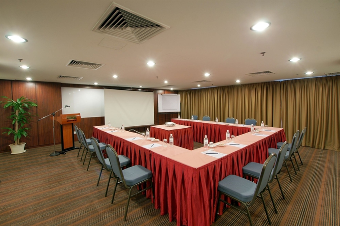 Imagen de los interiores del Hotel Crystal Crown. Foto 16