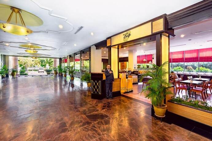 Imagen del bar/restaurante del Hotel Crystal Crown Harbour View, Port Klang. Foto 11