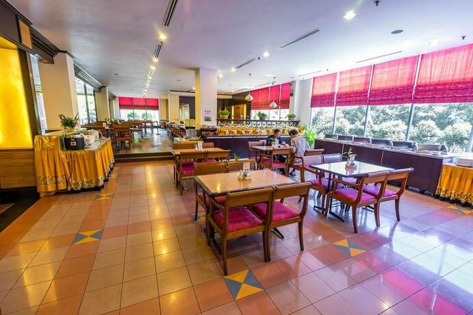 Imagen del bar/restaurante del Hotel Crystal Crown Harbour View, Port Klang. Foto 12