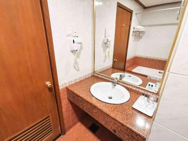 Imagen de la habitación del Hotel Crystal Crown Harbour View, Port Klang. Foto 33