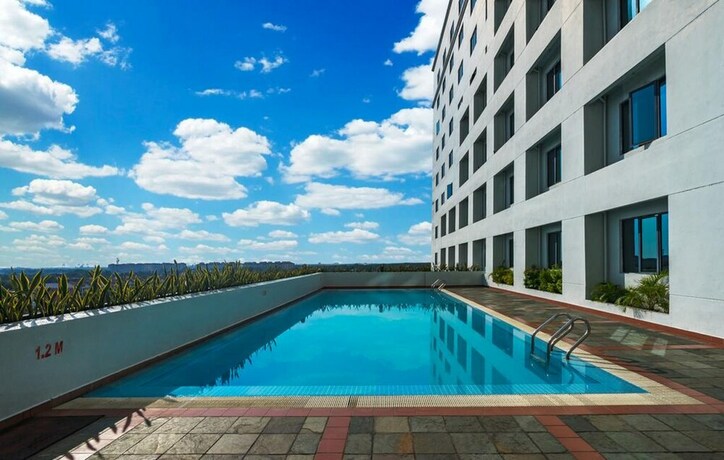 Imagen de la piscina del Hotel Crystal Crown Harbour View, Port Klang. Foto 37
