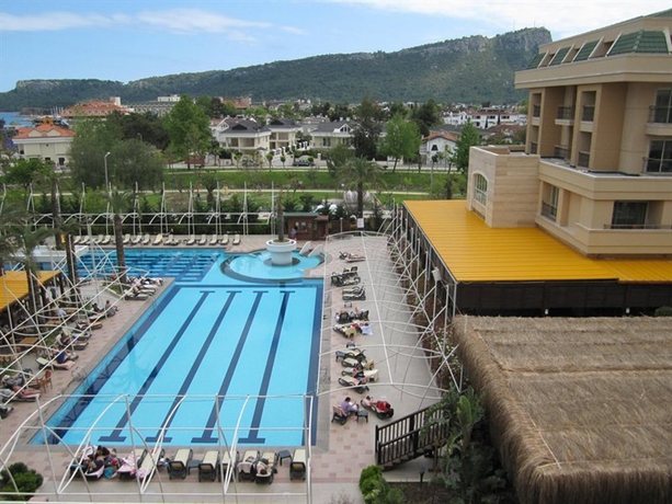 Imagen general del Hotel Crystal De Luxe Resort & Spa. Foto 3