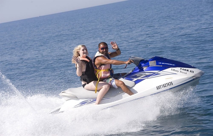 Imagen de los exteriores del Hotel Crystal Family. Foto 11