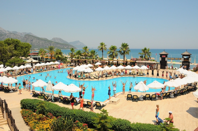 Imagen de la piscina del Hotel Crystal Flora. Foto 14