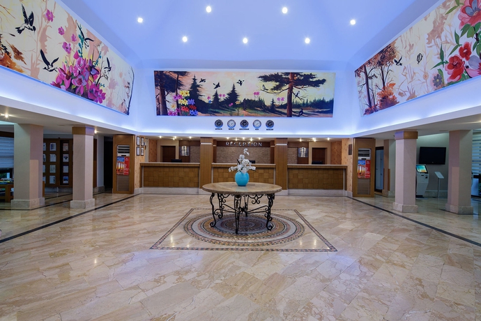 Imagen de los interiores del Hotel Crystal Flora. Foto 11