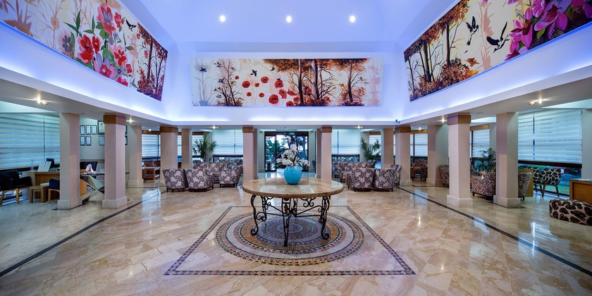 Imagen de los interiores del Hotel Crystal Flora. Foto 12