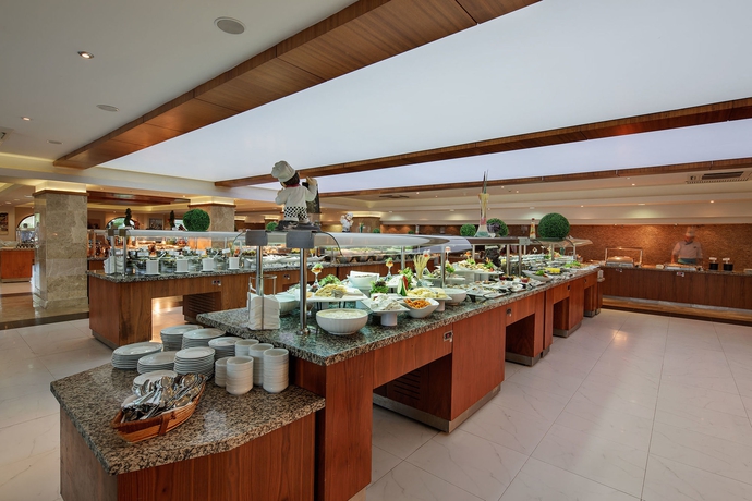 Imagen del bar/restaurante del Hotel Crystal Flora. Foto 4