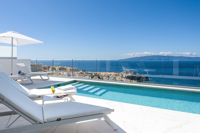 Imagen de los exteriores del Hotel Crystal I Luxury Apartments. Foto 11