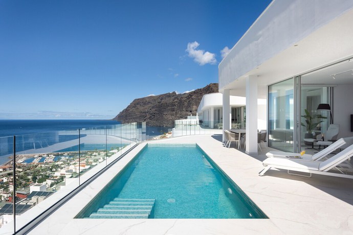 Imagen de los exteriores del Hotel Crystal I Luxury Apartments. Foto 16