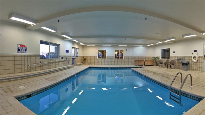 Imagen de la piscina del Hotel Crystal Inn and Suites Great Falls. Foto 14