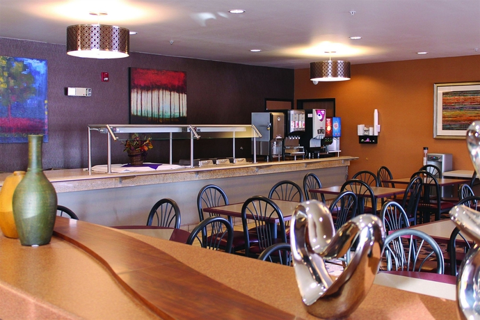 Imagen del bar/restaurante del Hotel Crystal Inn and Suites Midvalley. Foto 3