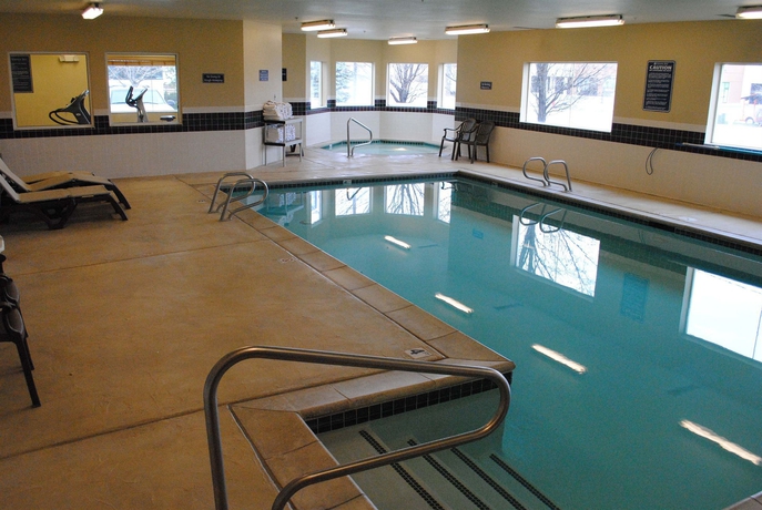 Imagen de la piscina del Hotel Crystal Inn and Suites Midvalley. Foto 16