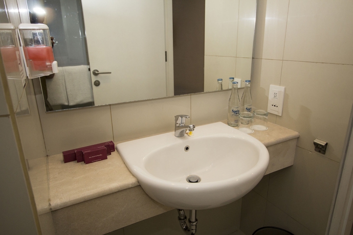 Imagen de la habitación del Hotel Crystal Kuta. Foto 8