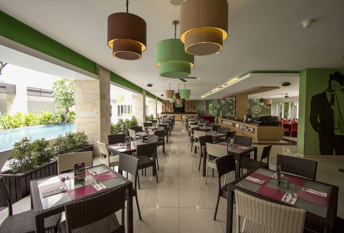 Imagen del bar/restaurante del Hotel Crystal Kuta. Foto 2