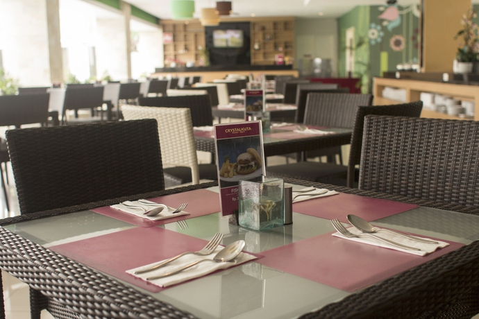 Imagen del bar/restaurante del Hotel Crystal Kuta. Foto 3