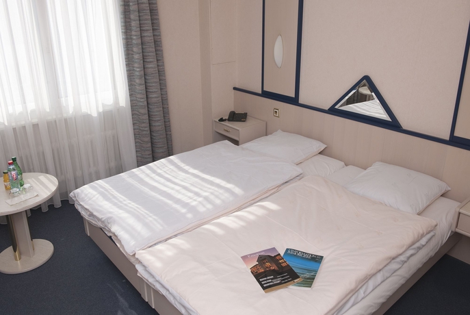 Imagen de la habitación del Hotel Crystal, LAUSANA. Foto 4