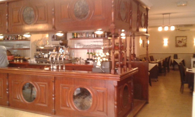 Imagen del bar/restaurante del Hotel Crystal, Levallois-Perret. Foto 3