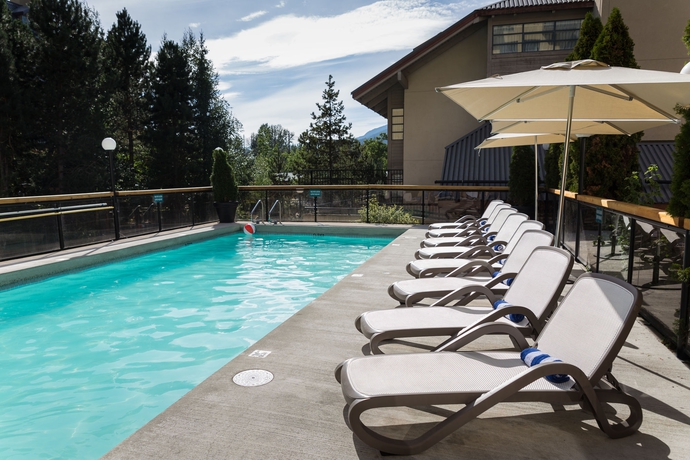 Imagen de la piscina del Hotel Crystal Lodge, Whistler Village. Foto 15
