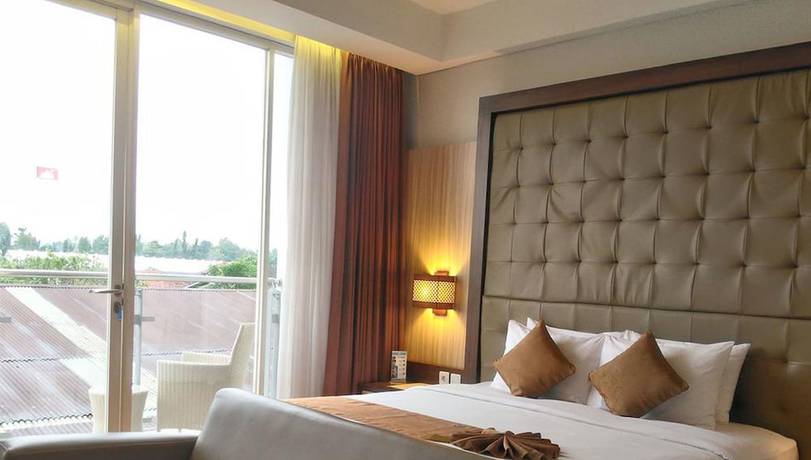 Imagen de la habitación del Hotel Crystal Lotus Yogyakarta. Foto 7