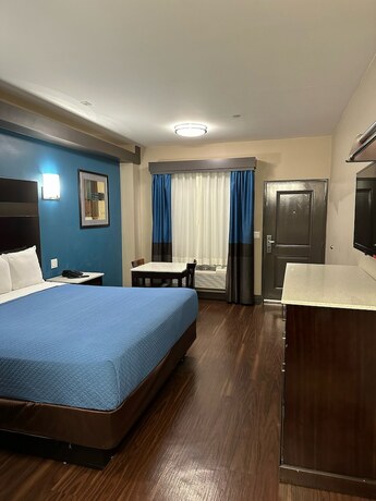 Imagen de la habitación del Hotel Crystal Palace Inn. Foto 4