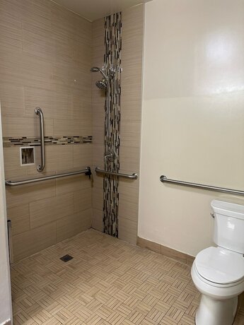Imagen de la habitación del Hotel Crystal Palace Inn. Foto 5