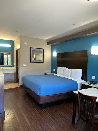 Imagen de la habitación del Hotel Crystal Palace Inn. Foto 6