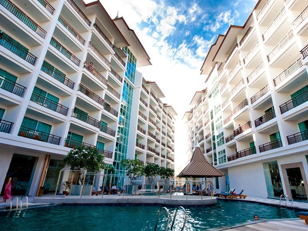 Imagen de la piscina del Hotel Crystal Palace Luxury. Foto 13