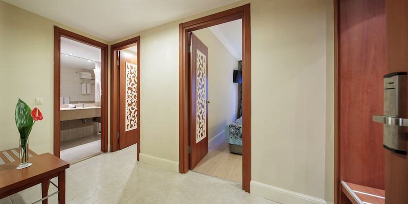 Imagen de la habitación del Hotel Crystal Paraiso Aqua Collection. Foto 3